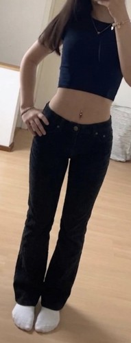 Schwarze samthose ohne - ohne, etikett